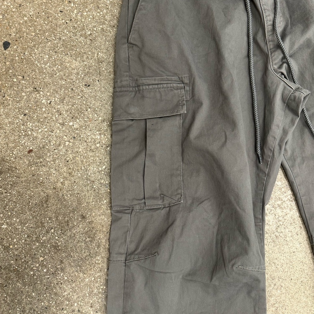 Pac sun mens baggy cargo pant. Comfortable and stylish